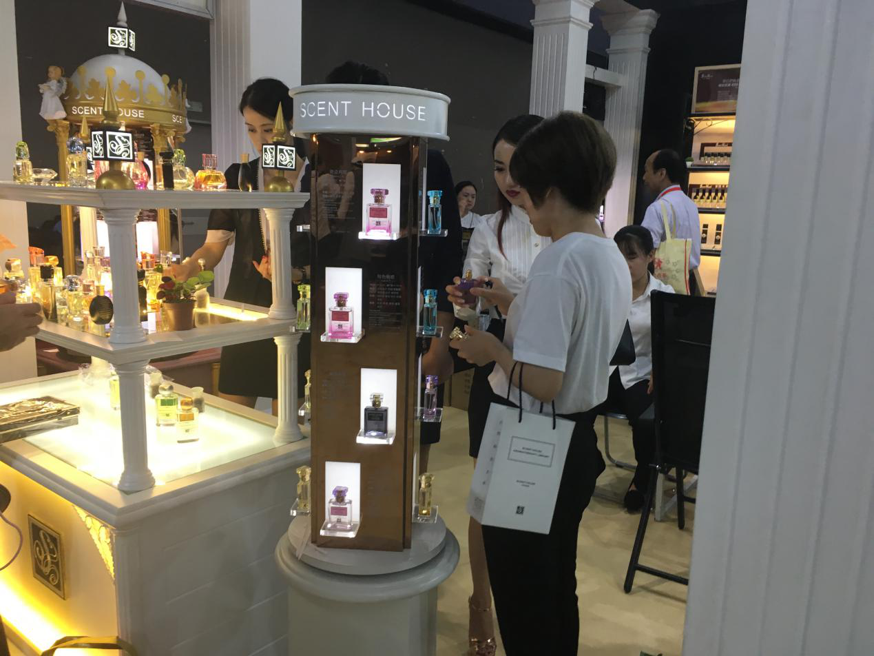 電商沖擊下化妝品行業銷售渠道互聯網化